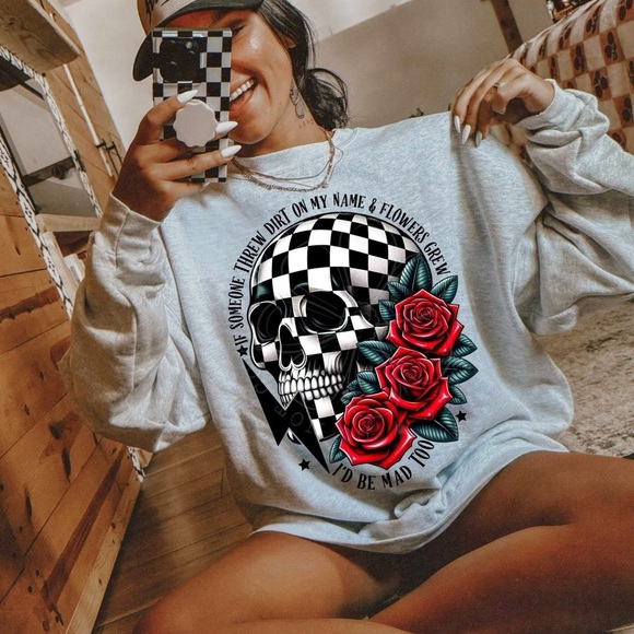 Gildan Tops - Checker Skull Ash Grey Graphic Sweatshirt Red Roses Small-3X